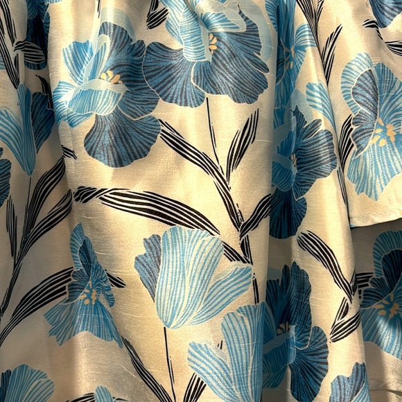 ELeighs off the shoulder blouse, perfect for summer! - Picture 2 of 3